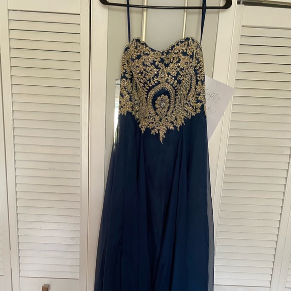 Prom dress - Picture 1 of 4